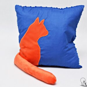 Poduszka z kotkiem i ogonem 3D kotek